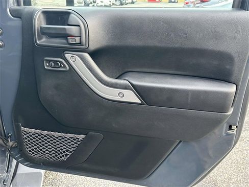 Used 2017 Jeep Wrangler Unlimited Sahara w/ Dual Top Group image 17