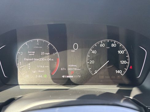 Used 2025 Honda Pilot TrailSport image 11