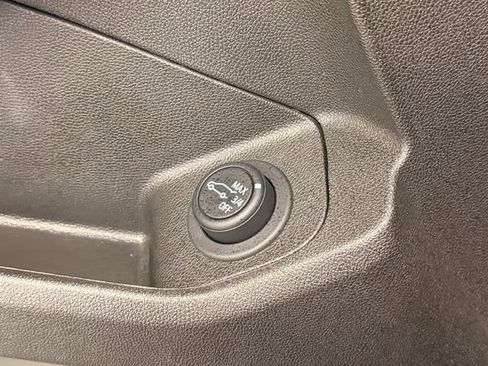 Used 2024 GMC Terrain SLT image 34