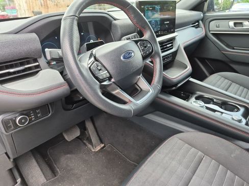 Used 2025 Ford Explorer ST-Line w/ ST-Line Street Pack image 7