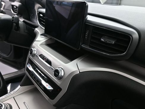 Used 2022 Ford Explorer XLT w/ Equipment Group 202A image 21