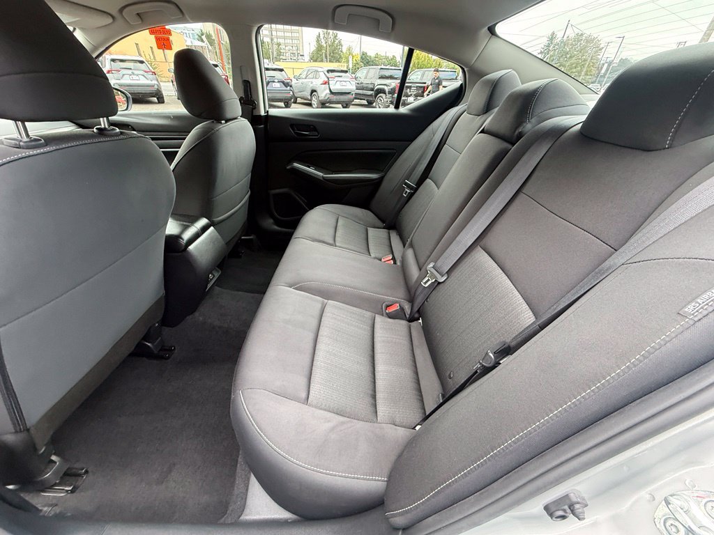 Used 2025 Nissan Altima 2.5 SV FWD image 15