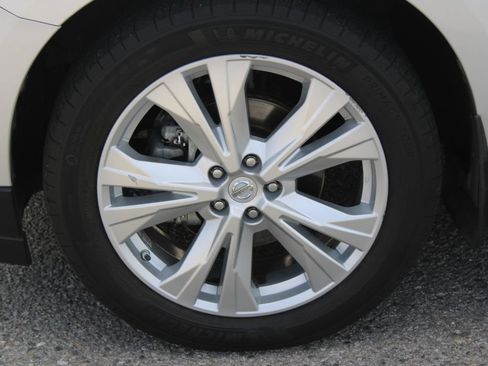 Used 2018 Nissan Pathfinder SL w/ SL Premium Package FWD image 8