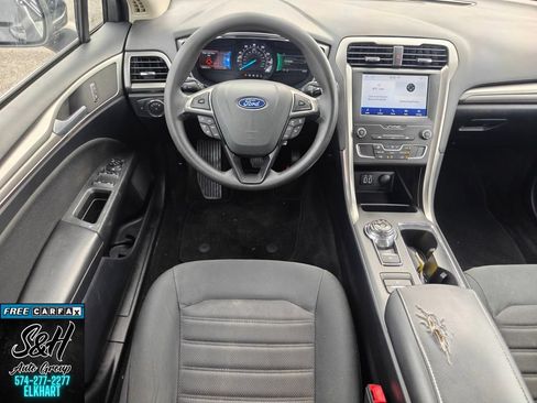 Used 2020 Ford Fusion SE FWD image 4