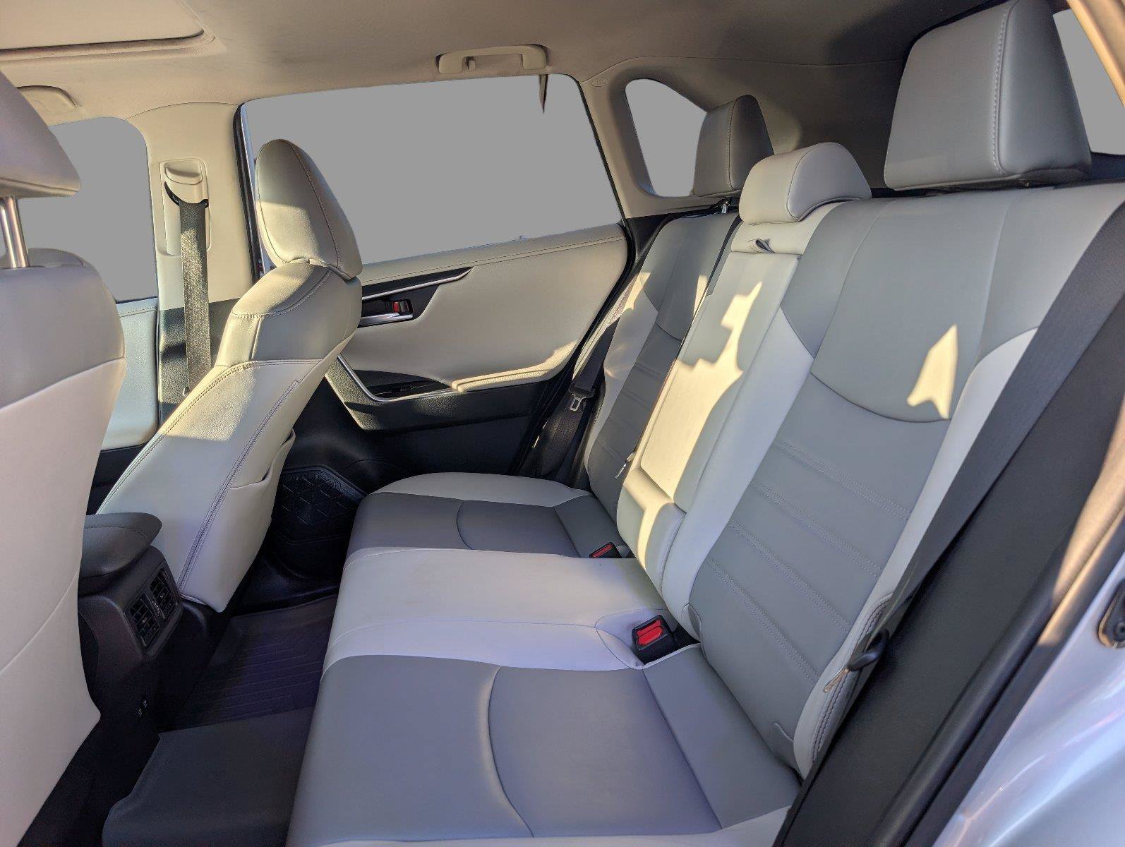 Used 2020 Toyota RAV4 Limited FWD image 35