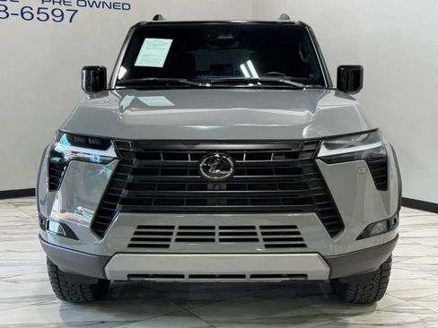Used 2024 Lexus GX 550 AWD/4WD image 3