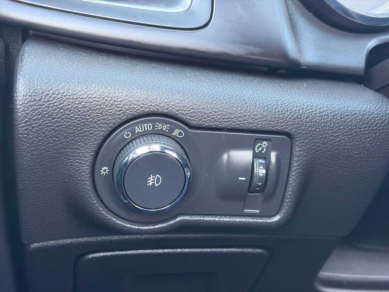 Used 2019 Buick Cascada Sport Touring FWD image 26