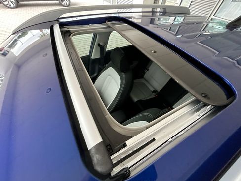 Used 2022 Hyundai Venue SEL w/ Cargo Package FWD image 33