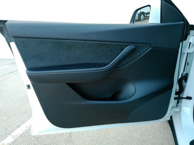 Used 2021 Tesla Model Y Long Range AWD/4WD image 11