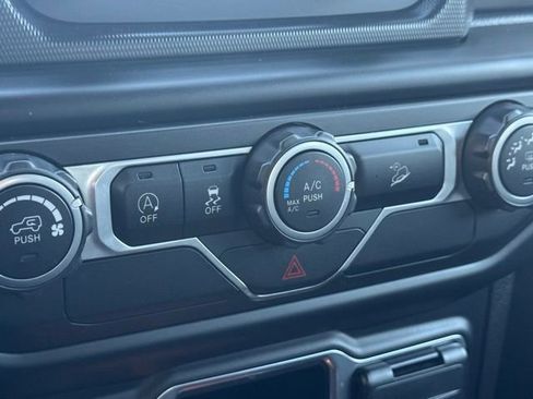 Used 2019 Jeep Wrangler Unlimited Sport image 37