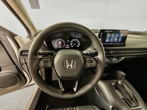 Used 2024 Honda HR-V EX-L image 11