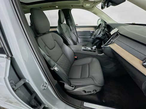 Used 2025 Volvo XC90 B6 Plus image 35