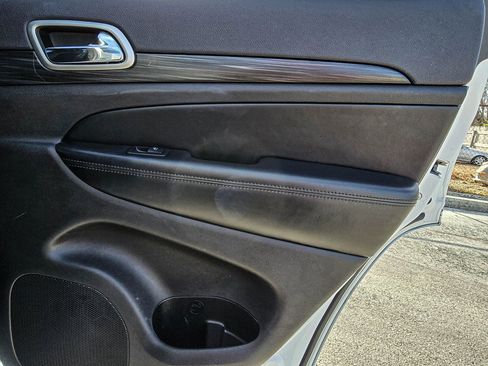 Used 2019 Jeep Grand Cherokee Altitude image 34