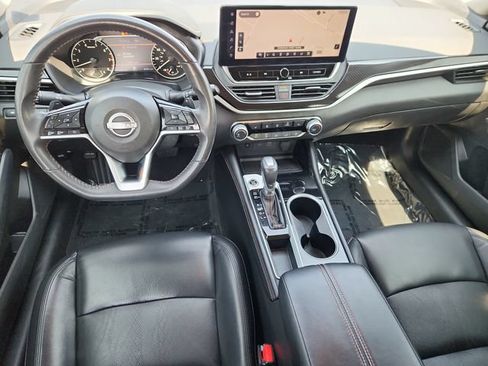 Used 2024 Nissan Altima 2.5 SR w/ SR Premium Package FWD image 9