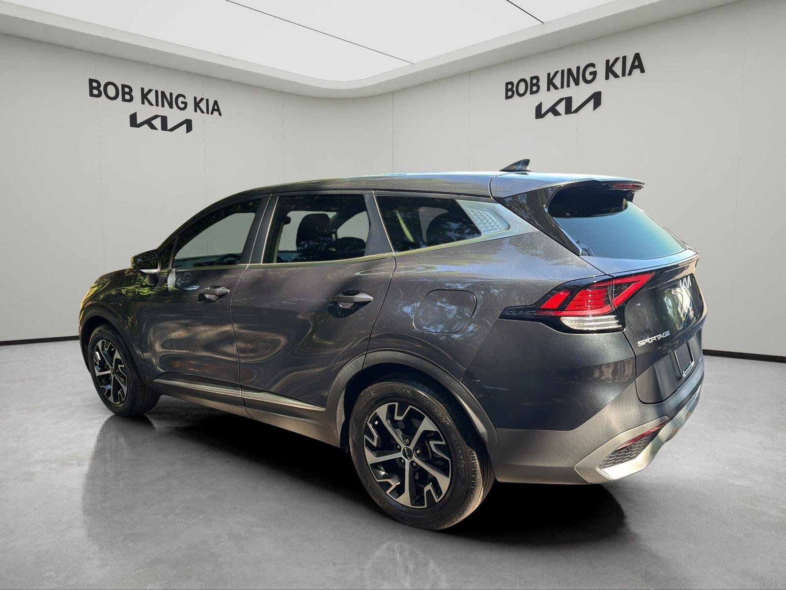 Used 2023 Kia Sportage EX FWD image 3
