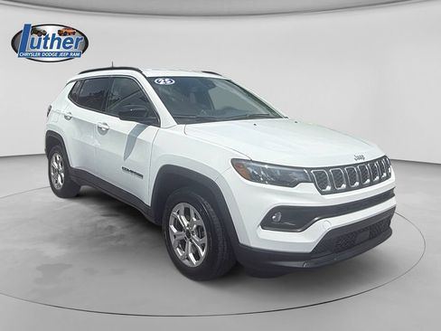 Used 2025 Jeep Compass Latitude AWD/4WD image 7