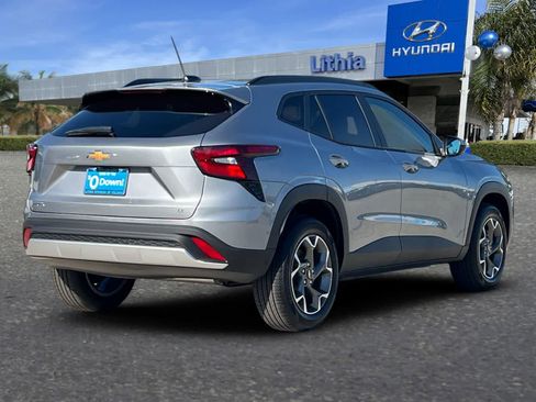 Used 2026 Chevrolet Trax LT FWD image 3