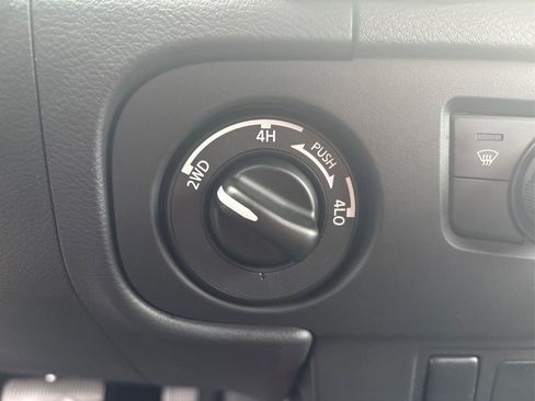 Certified 2025 Nissan Frontier PRO-4X image 28