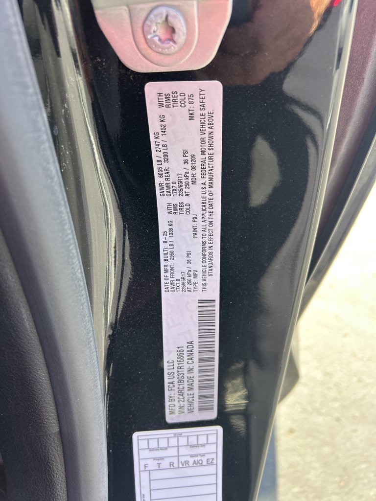 Used 2026 Chrysler Pacifica Select FWD image 3