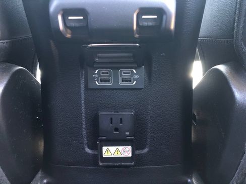 Used 2019 Jeep Wrangler Unlimited Sahara AWD/4WD image 28