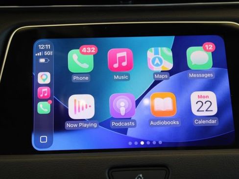 Used 2022 Cadillac XT4 Premium Luxury w/ Technology Package FWD image 16