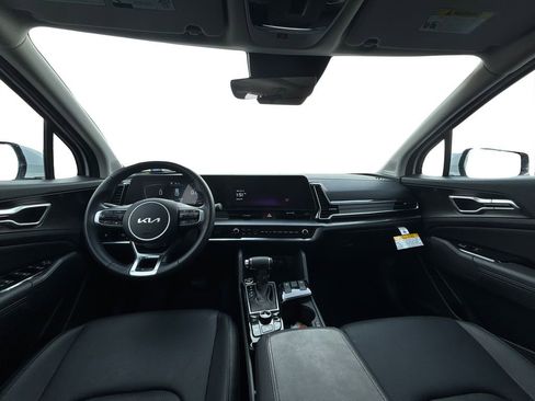 Certified 2025 Kia Sportage EX w/ Premium Package image 17
