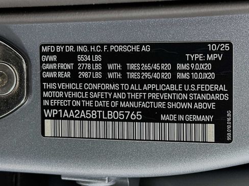 Certified 2026 Porsche Macan AWD/4WD image 33