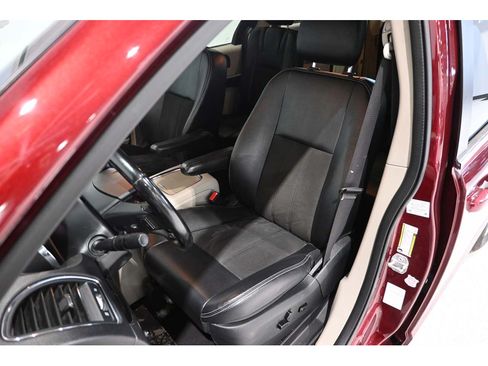 Used 2020 Dodge Grand Caravan SXT FWD image 14