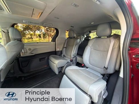 Used 2021 Toyota Sienna Limited FWD image 16