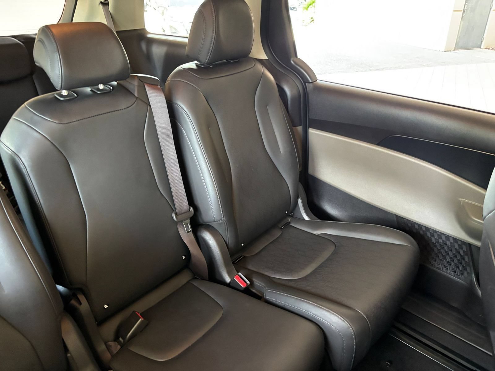 Used 2026 Kia Carnival FWD image 39