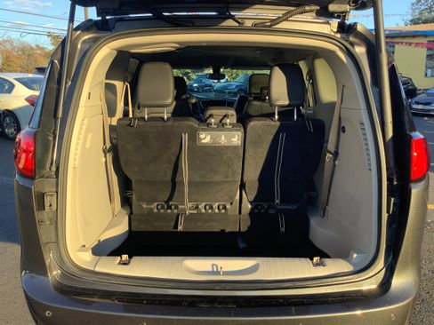 Used 2020 Chrysler Pacifica Touring-L Plus image 7