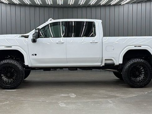 Used 2026 GMC Sierra 3500 Denali w/ Technology Package image 2