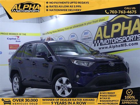 Used 2021 Toyota RAV4 XLE w/ Convenience Package FWD image 1
