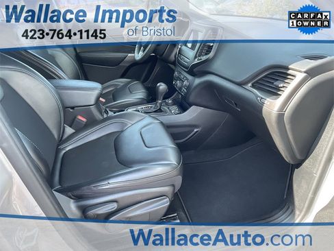 Used 2020 Jeep Cherokee Latitude Plus image 34