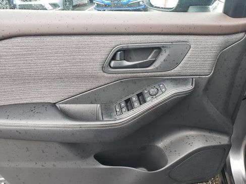 Used 2021 Nissan Rogue S image 11