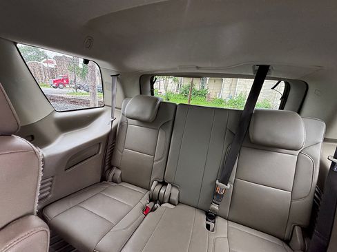 Used 2019 Chevrolet Tahoe LT w/ Luxury Package AWD/4WD image 24