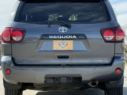 Used 2018 Toyota Sequoia TRD Sport image 4