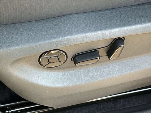 New 2026 Volkswagen Tiguan SE FWD image 16