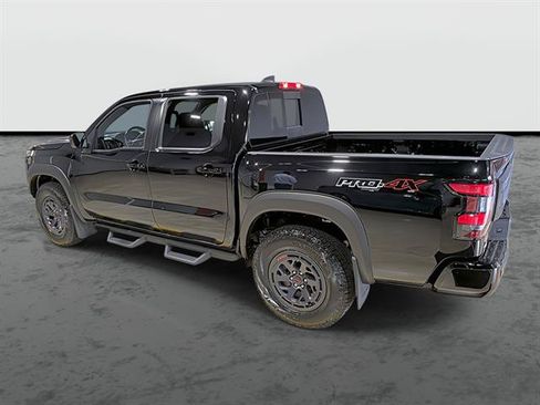 Used 2025 Nissan Frontier PRO-4X AWD/4WD image 2