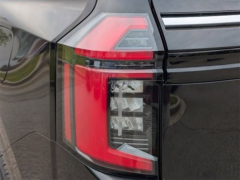 New 2025 Nissan Armada SL image 11