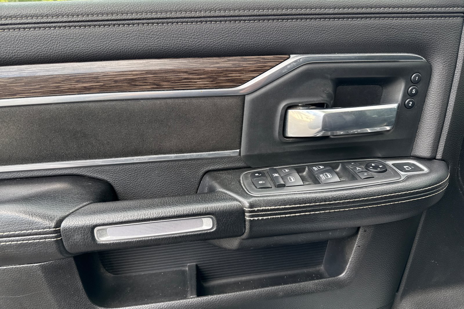 Used 2019 RAM 2500 Laramie AWD/4WD image 11