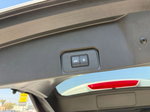 Used 2025 Nissan Rogue SV FWD image 23