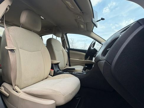 Used 2011 Chrysler 200 Touring image 30