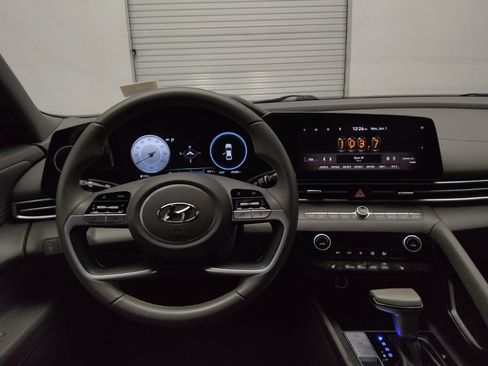 Used 2023 Hyundai Elantra SEL w/ Convenience Package FWD image 22
