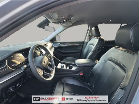 Used 2023 Jeep Grand Cherokee Limited w/ Luxury Tech Group II image 11