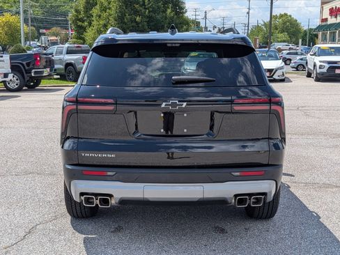 Used 2026 Chevrolet Traverse LT w/ Driver Confidence Package FWD image 4