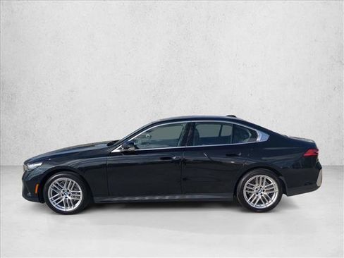 Used 2025 BMW 530i xDrive image 9