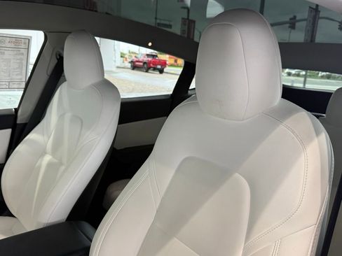 Used 2022 Tesla Model Y Performance image 17