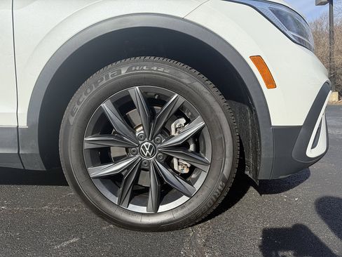 Used 2023 Volkswagen Tiguan SE image 8