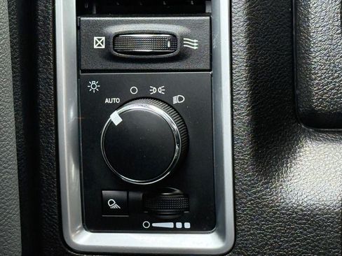 Used 2021 RAM 1500 Classic SLT AWD/4WD image 19